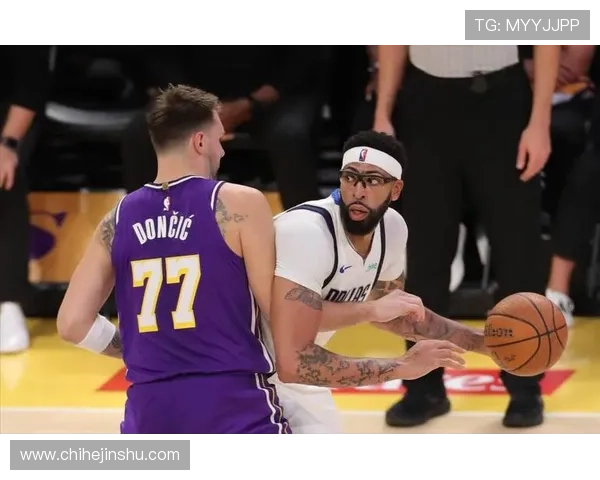 安东尼·戴维斯吃个饭钱包瘪得像皮球，豪车还在门口尘土飞扬！